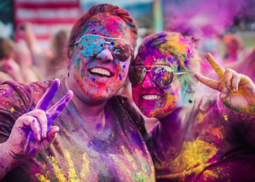 moneytrans-blog-holi-amis