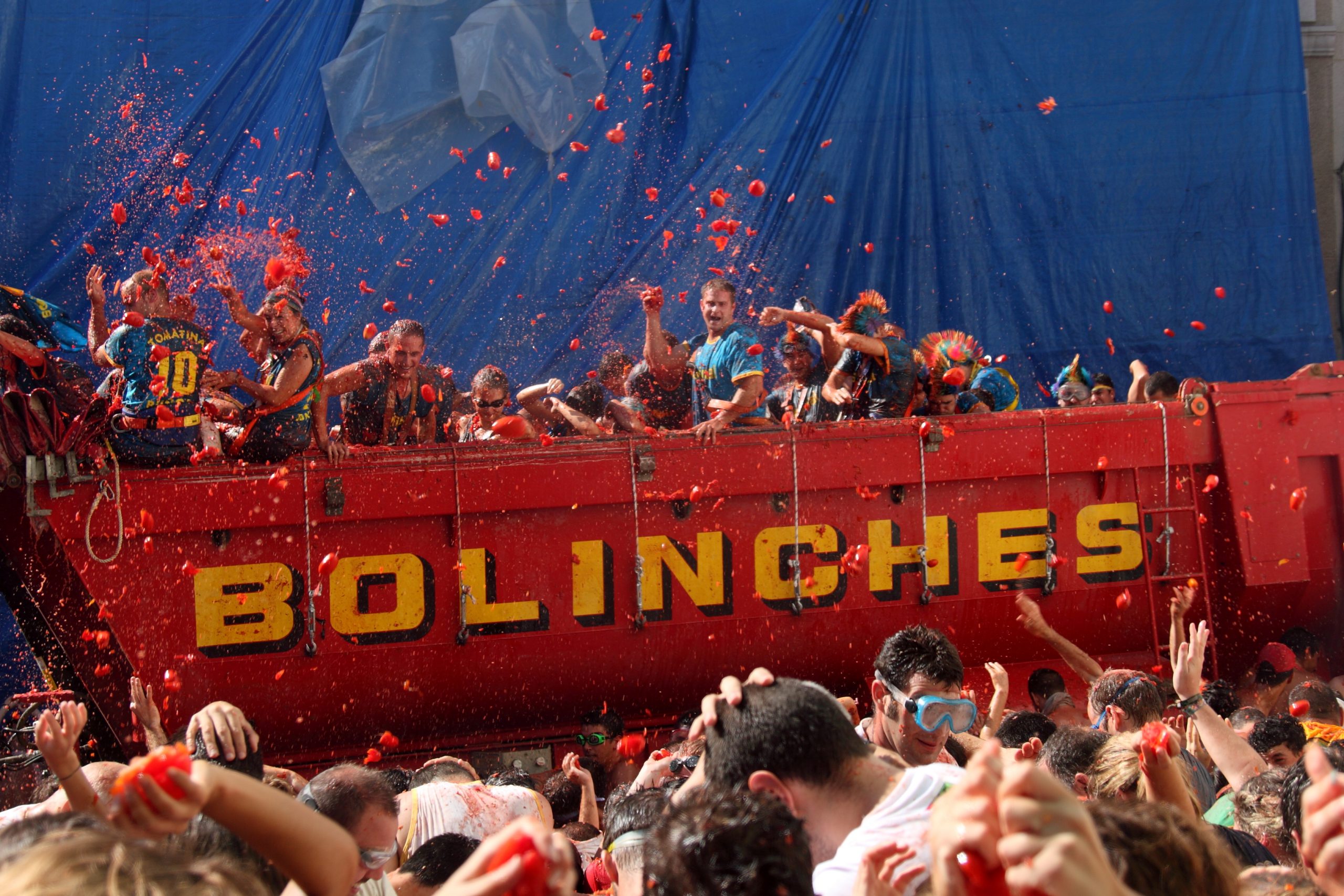 tomatina-moneytrans-blog-fiestas