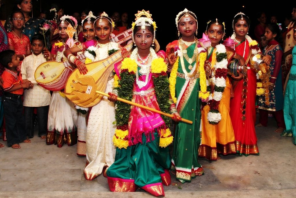 navrati-dusshera-girls-colour-dress-moneytrans-blog